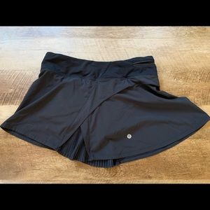 Lululemon Play off the Pleats skirt